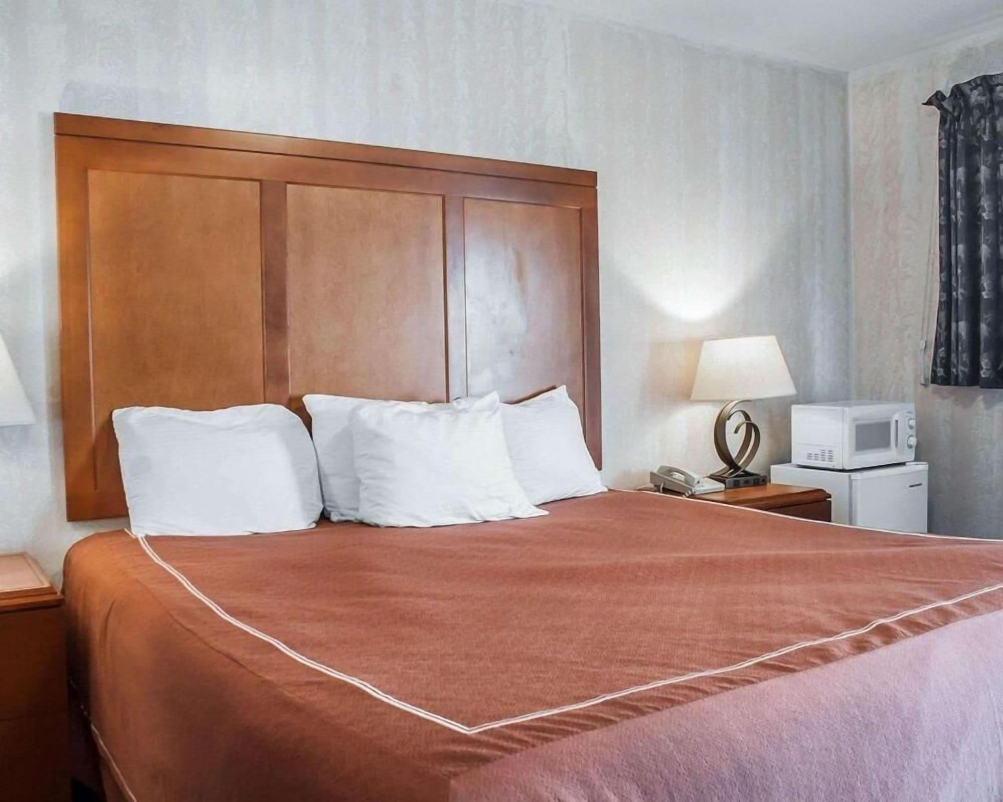 Castle Inn & Suites Niagara Falls Extérieur photo