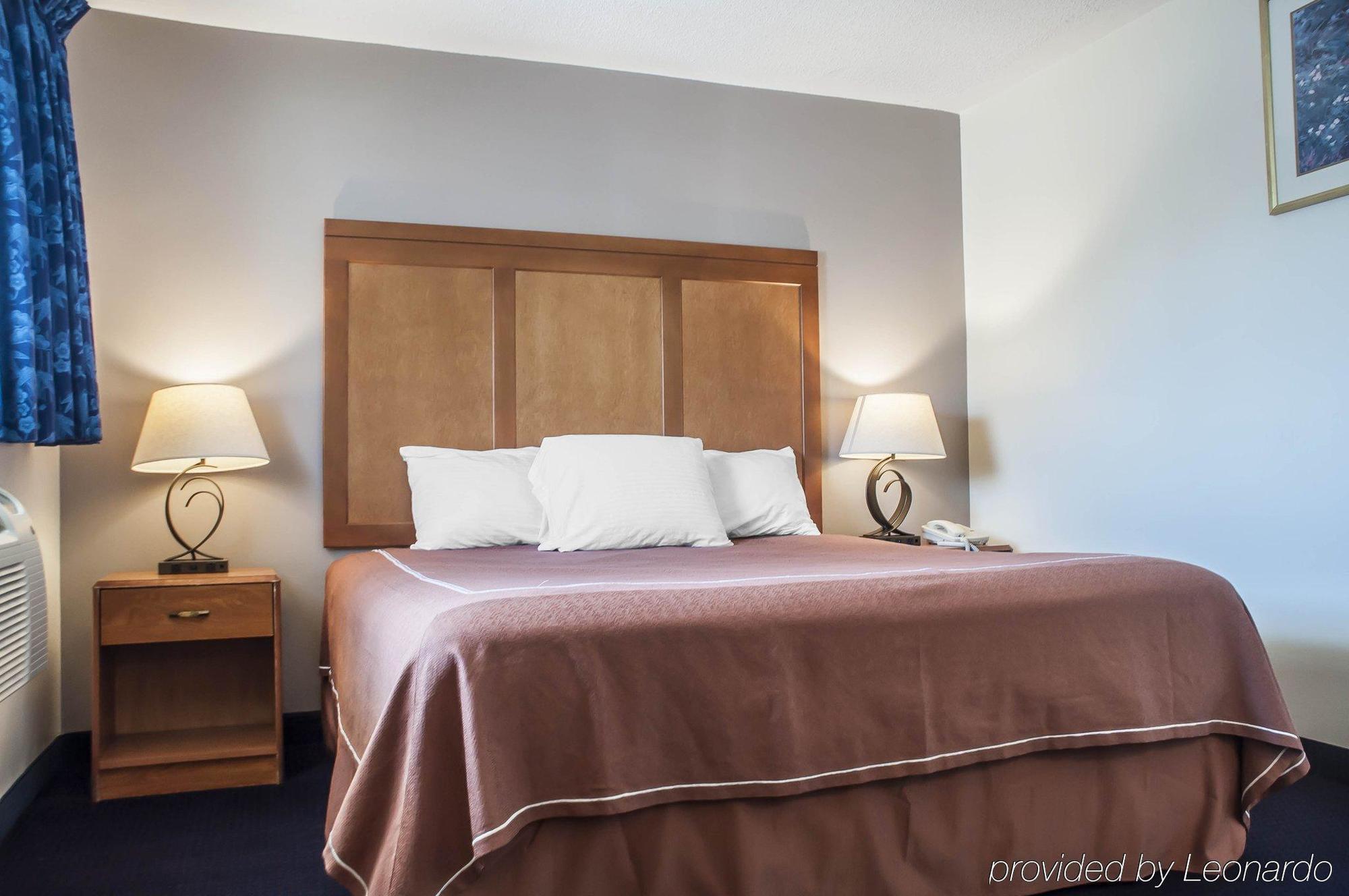 Castle Inn & Suites Niagara Falls Extérieur photo