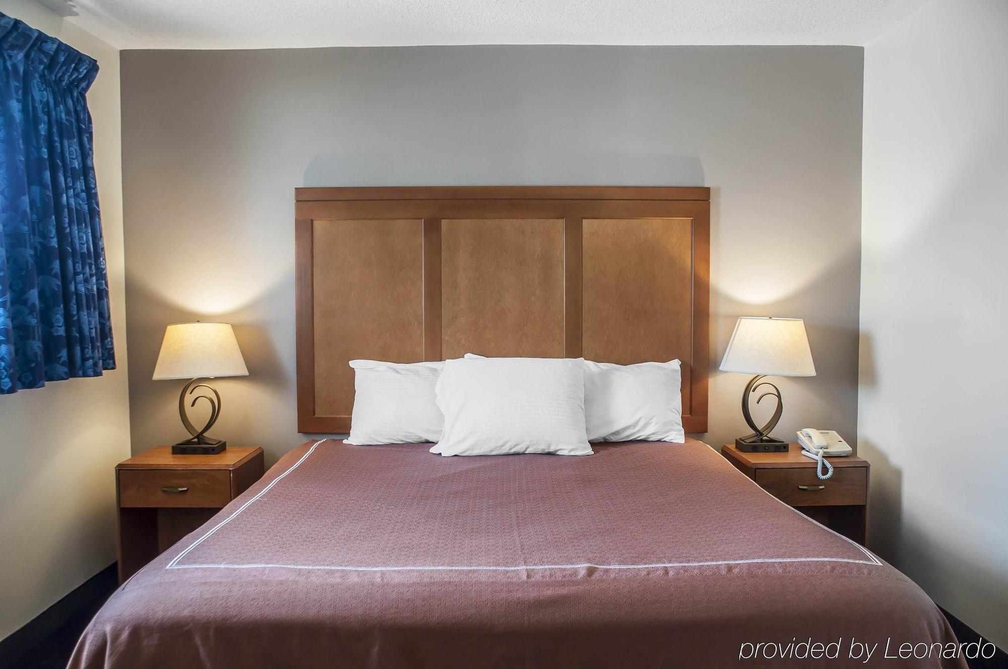 Castle Inn & Suites Niagara Falls Extérieur photo
