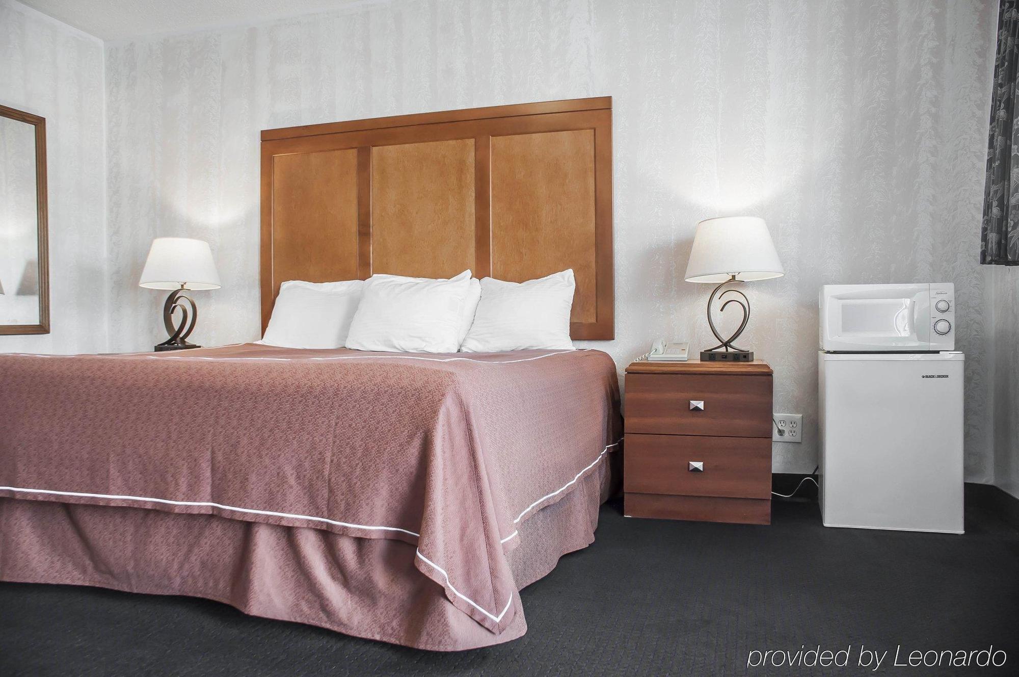 Castle Inn & Suites Niagara Falls Extérieur photo