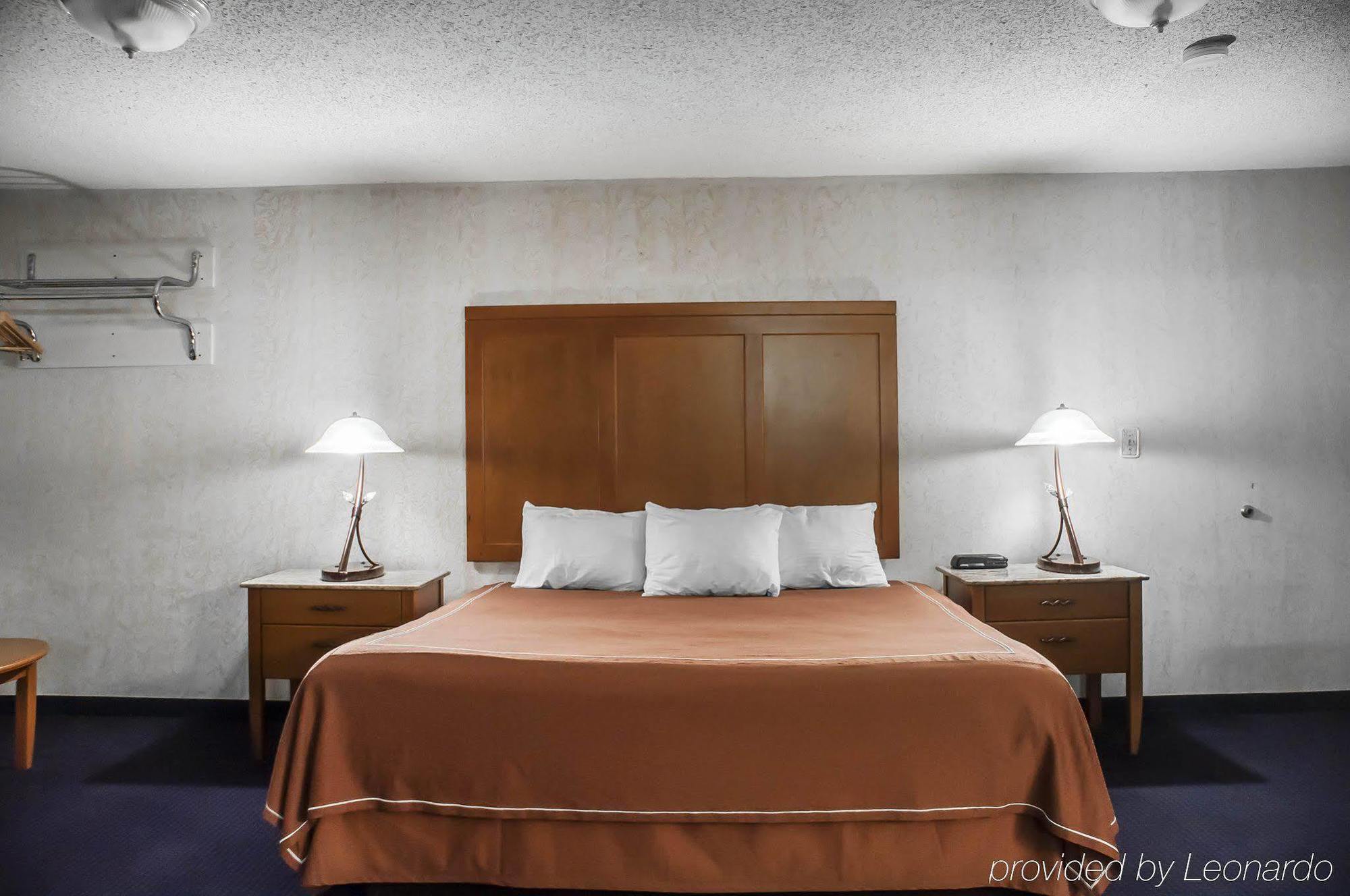 Castle Inn & Suites Niagara Falls Extérieur photo