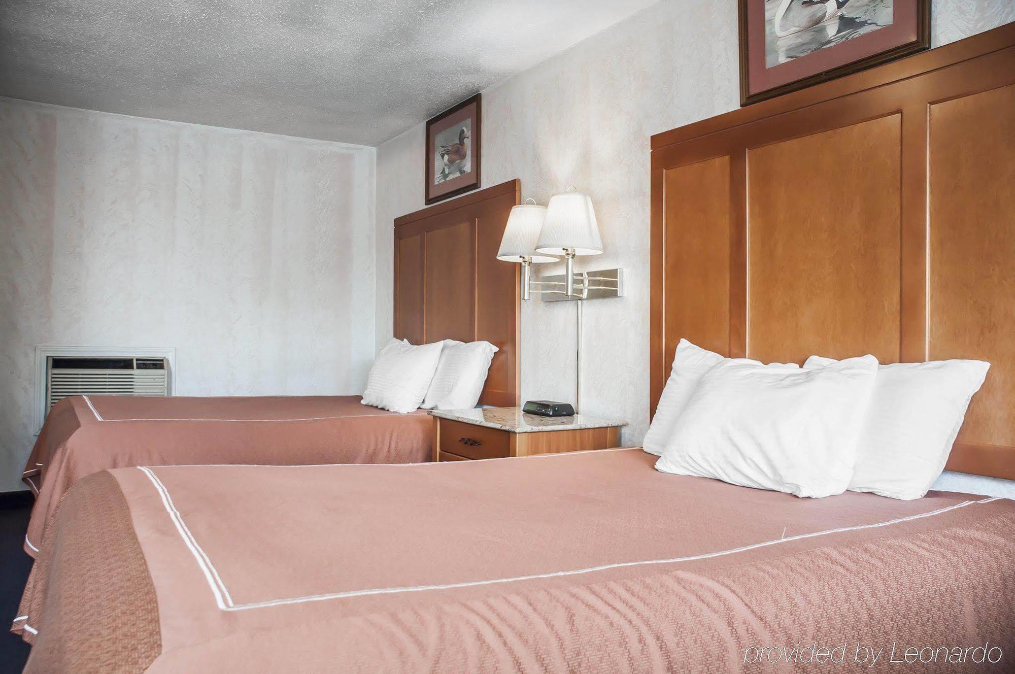 Castle Inn & Suites Niagara Falls Extérieur photo