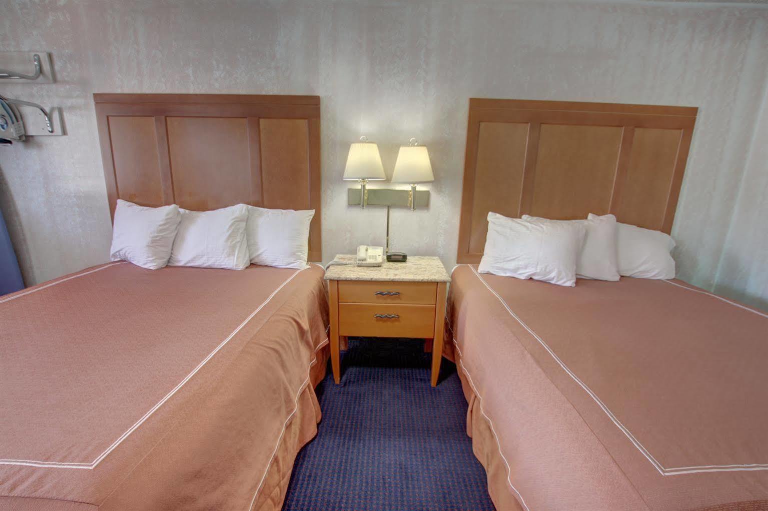Castle Inn & Suites Niagara Falls Extérieur photo