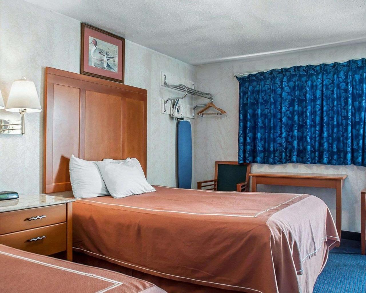 Castle Inn & Suites Niagara Falls Extérieur photo